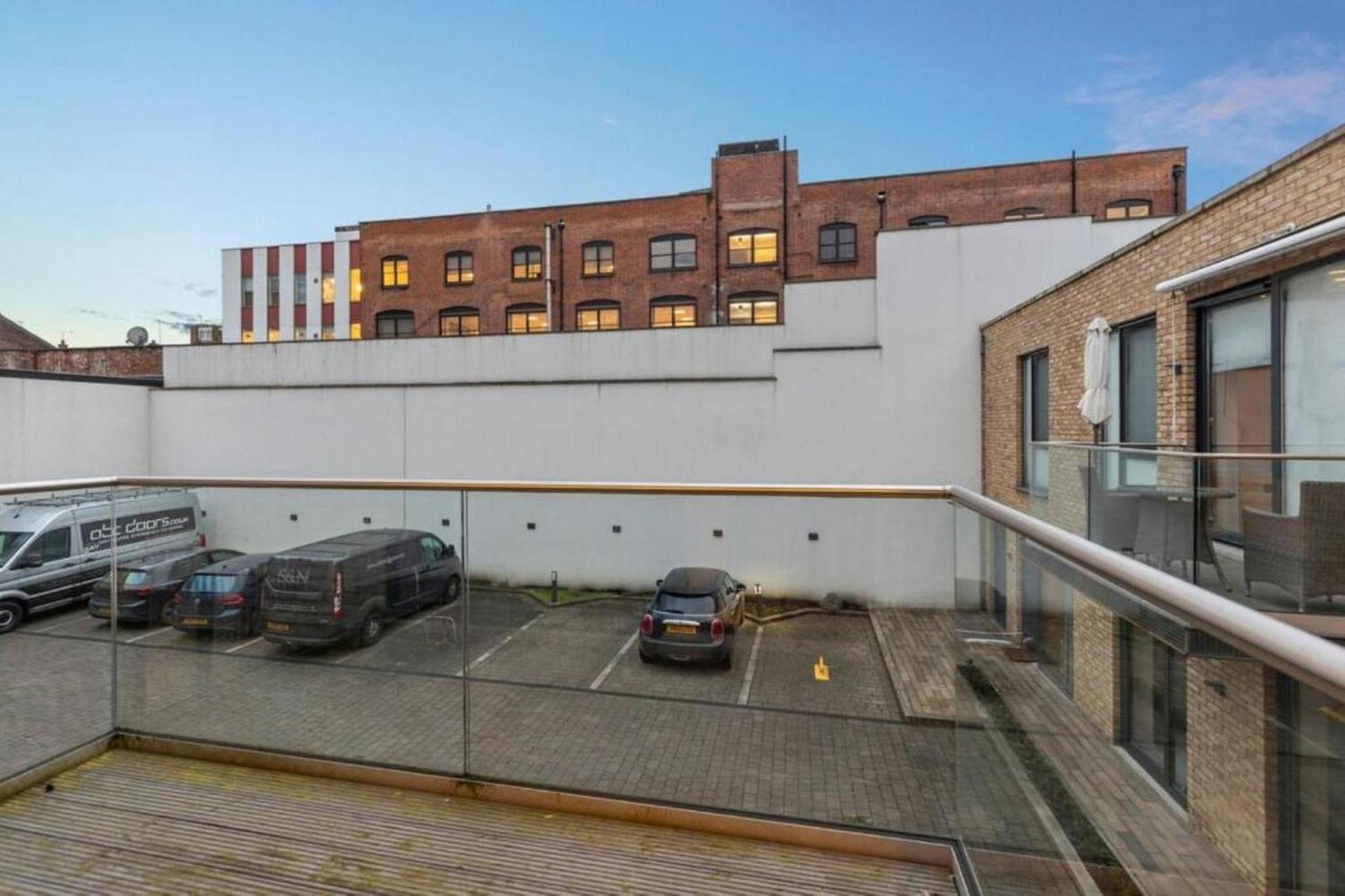Modern Simplicity, Minimalist 2br Flat In * Londra