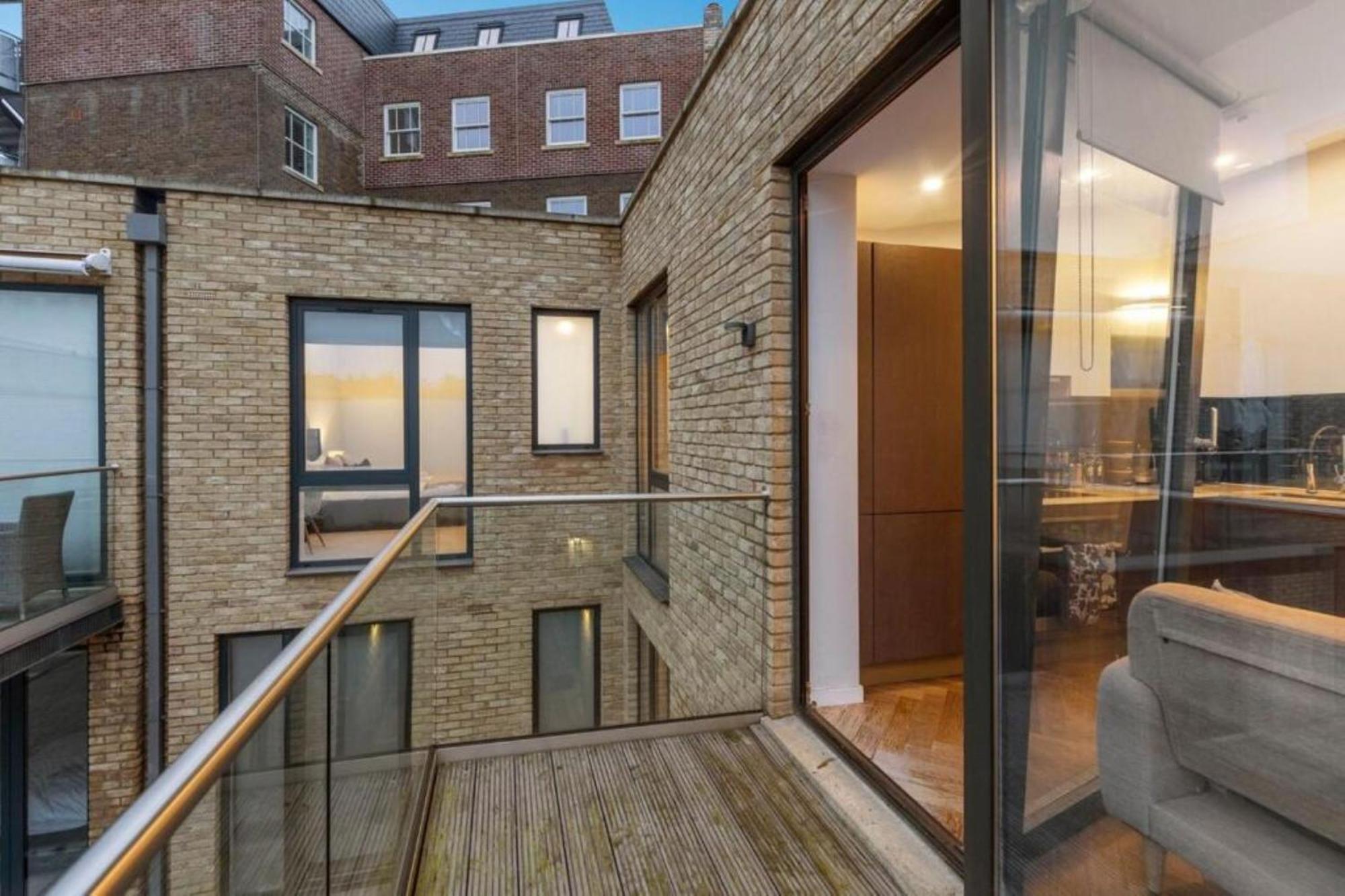 Modern Simplicity, Minimalist 2br Flat In * Londra